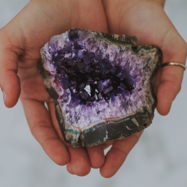 Amethyst crystal benefits, properties and uses