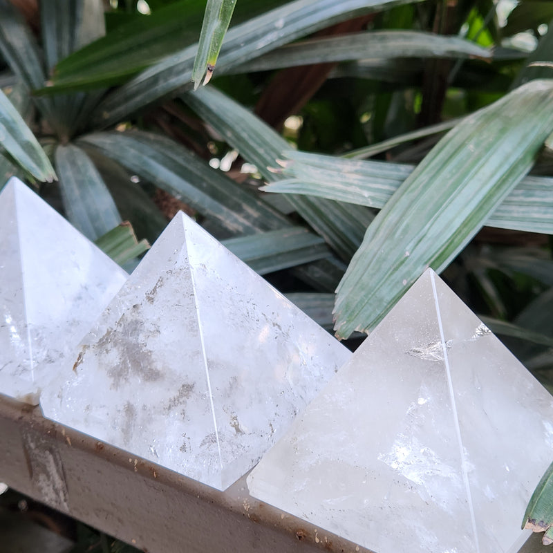 Natural Clear Quartz Pyramid for Cleansing Charging Protection