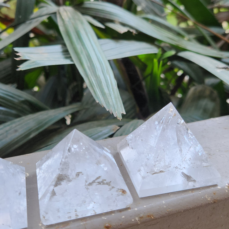 Natural Clear Quartz Pyramid for Cleansing Charging Protection