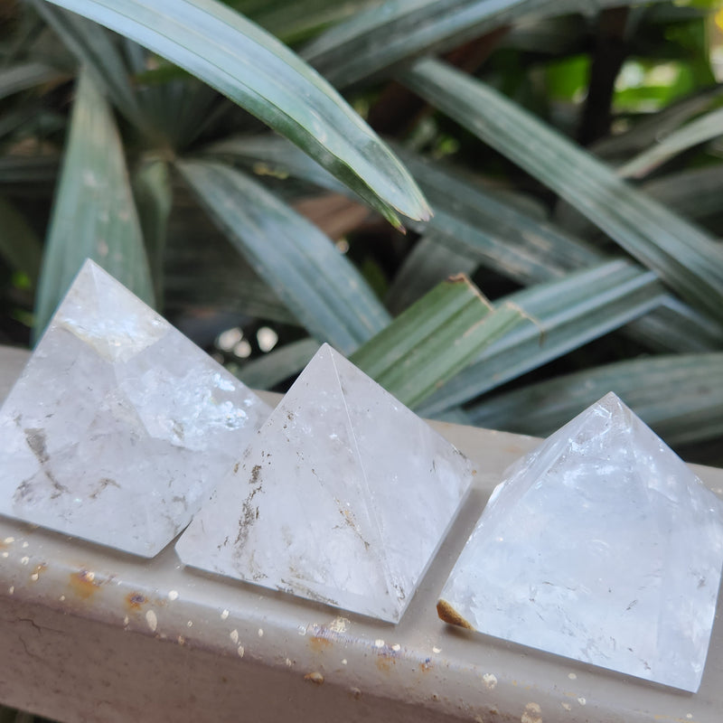 Natural Clear Quartz Pyramid for Cleansing Charging Protection