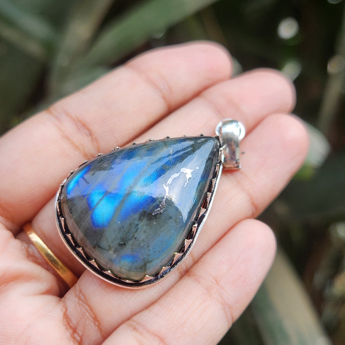 Certified Labradorite Small Pendant Online without Chain (Design 3)
