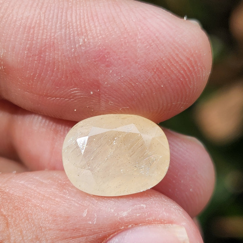Yellow Sapphire Gemstone from Burma (Maynmar)- 7.78 Carats