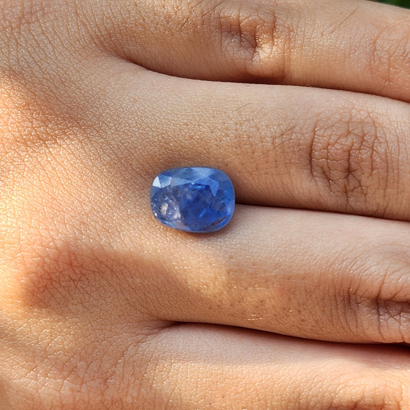 Blue Sapphire Gemstone from Burma (Maynmar)- 5.37 Carats